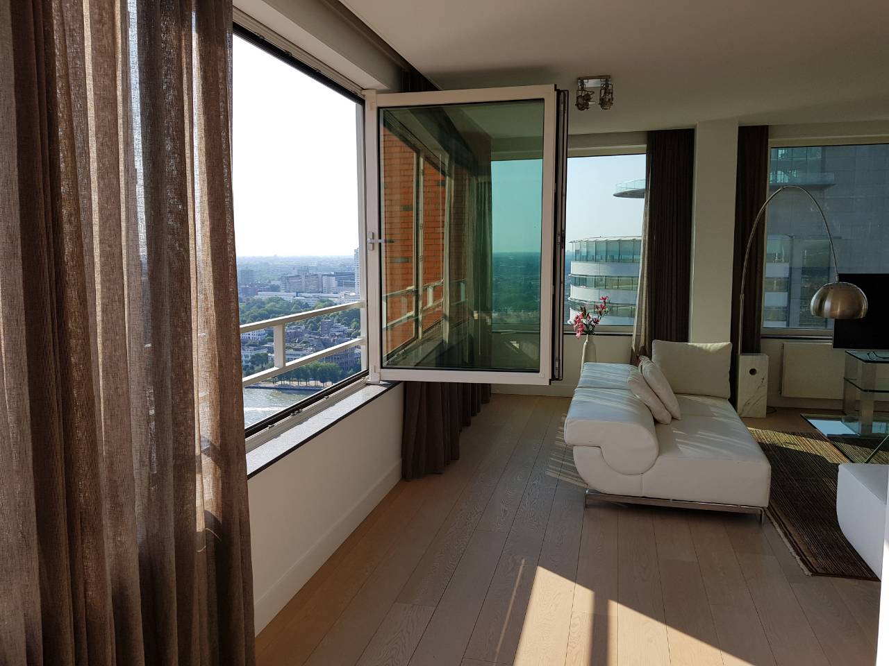 Foto 3 van Landverhuizersplein 132