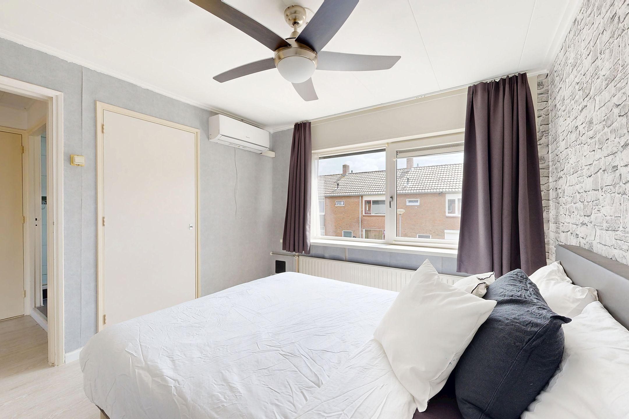 Photo 24 of Pieter de Hooghstraat 37