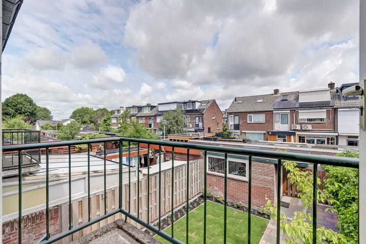 Foto 37 van De Ruyterweg 15