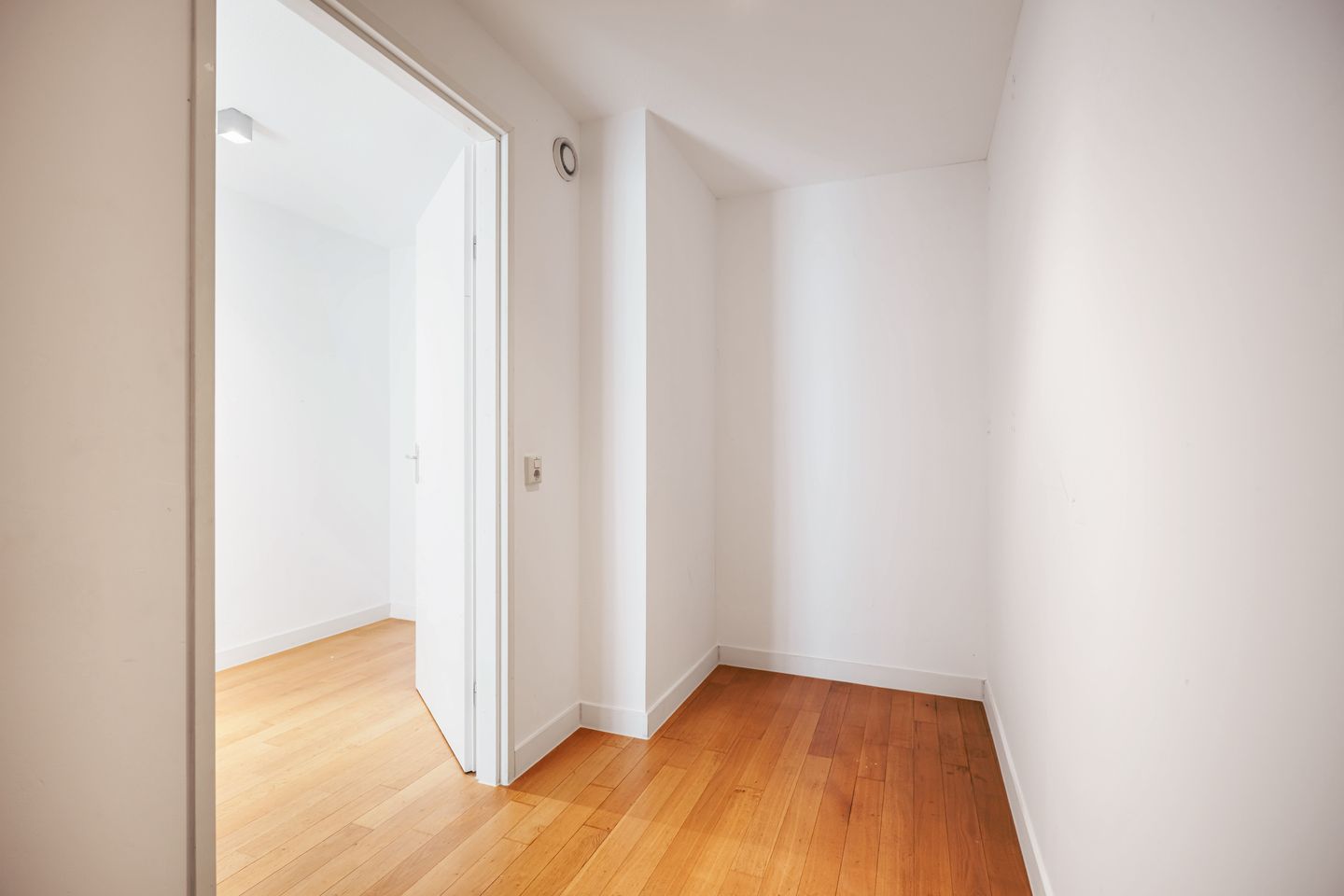 Photo 10 of Valkenburgerstraat 186-F