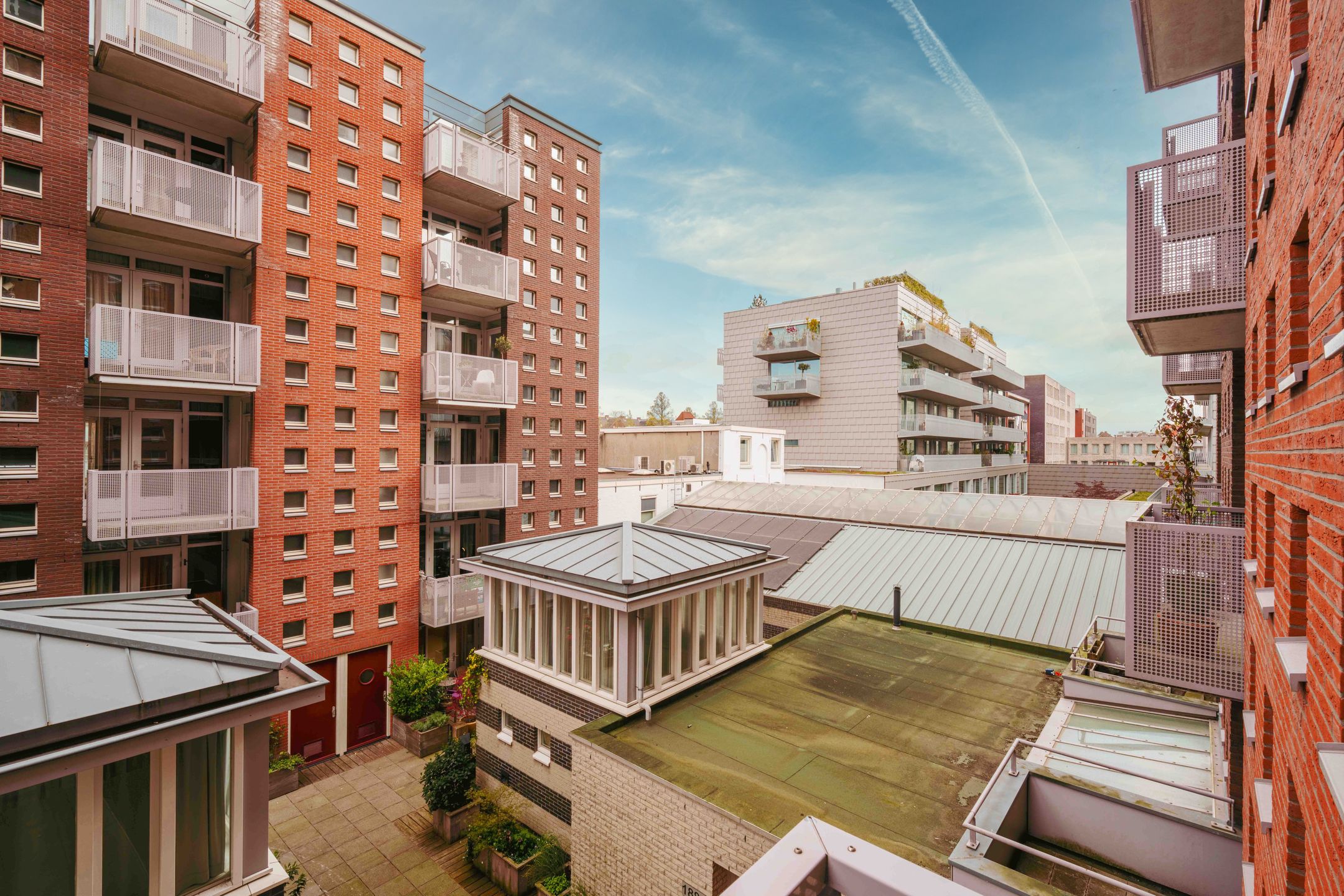 Photo 15 of Valkenburgerstraat 186-F