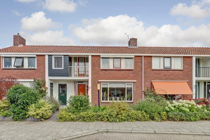 Photo 1 of Zeeasterstraat 11