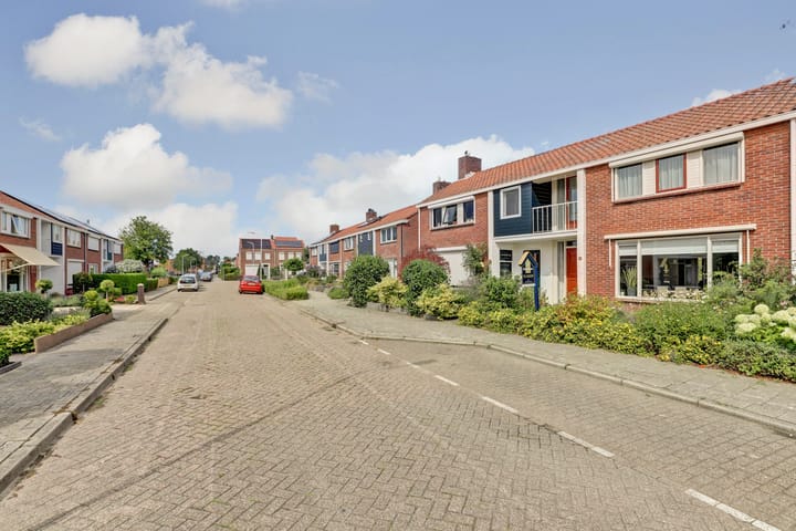 Photo 4 of Zeeasterstraat 11