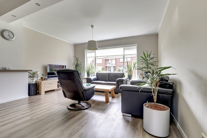 Photo 6 of Zeeasterstraat 11