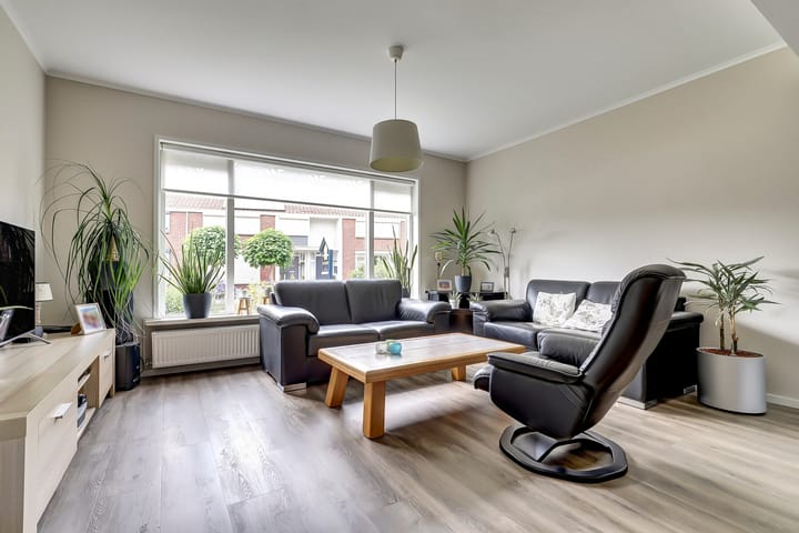 Photo 7 of Zeeasterstraat 11