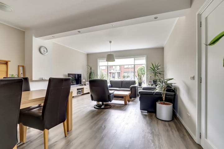 Photo 10 of Zeeasterstraat 11