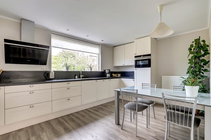 Photo 11 of Zeeasterstraat 11