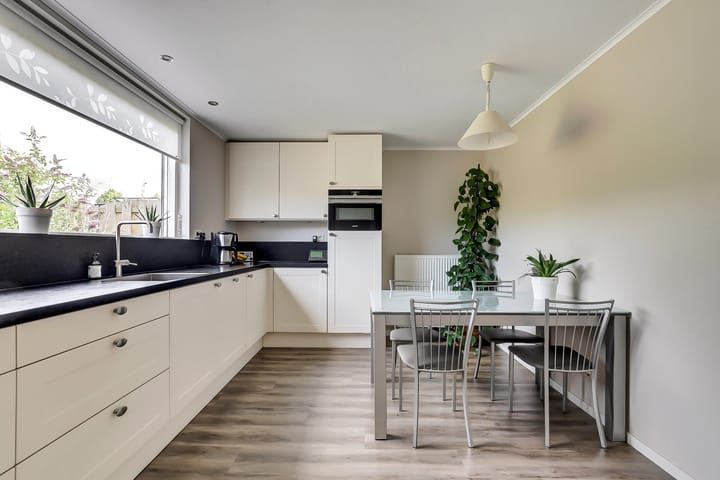 Photo 13 of Zeeasterstraat 11