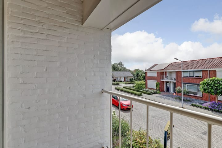 Photo 23 of Zeeasterstraat 11