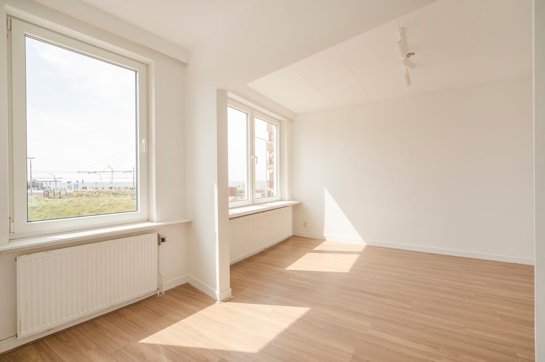 Photo 11 of Zeeruststraat 214