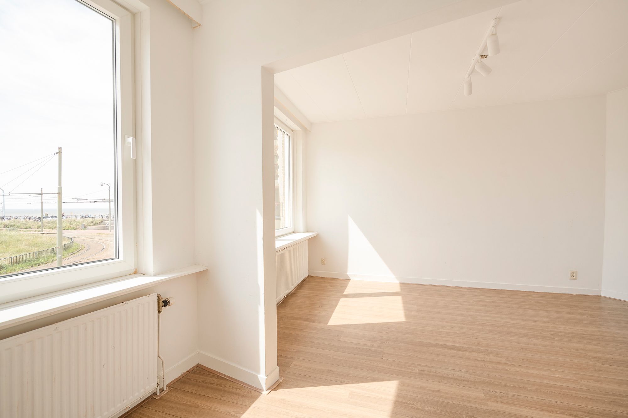 Photo 12 of Zeeruststraat 214