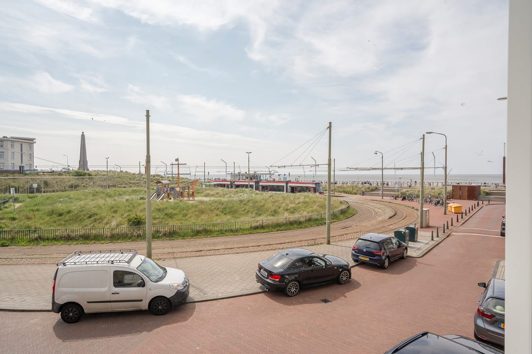 Photo 13 of Zeeruststraat 214