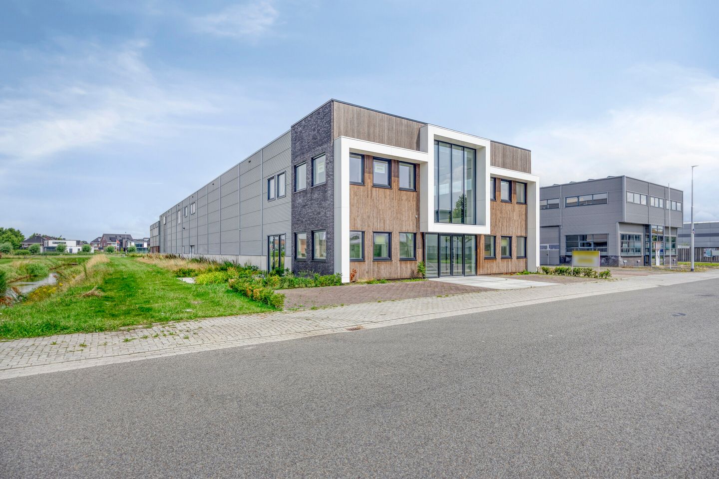 View photo 2 of Aziëlaan 5-h