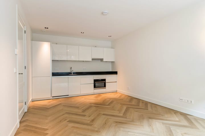 Photo 3 of Kromme Leimuidenstraat 10-H