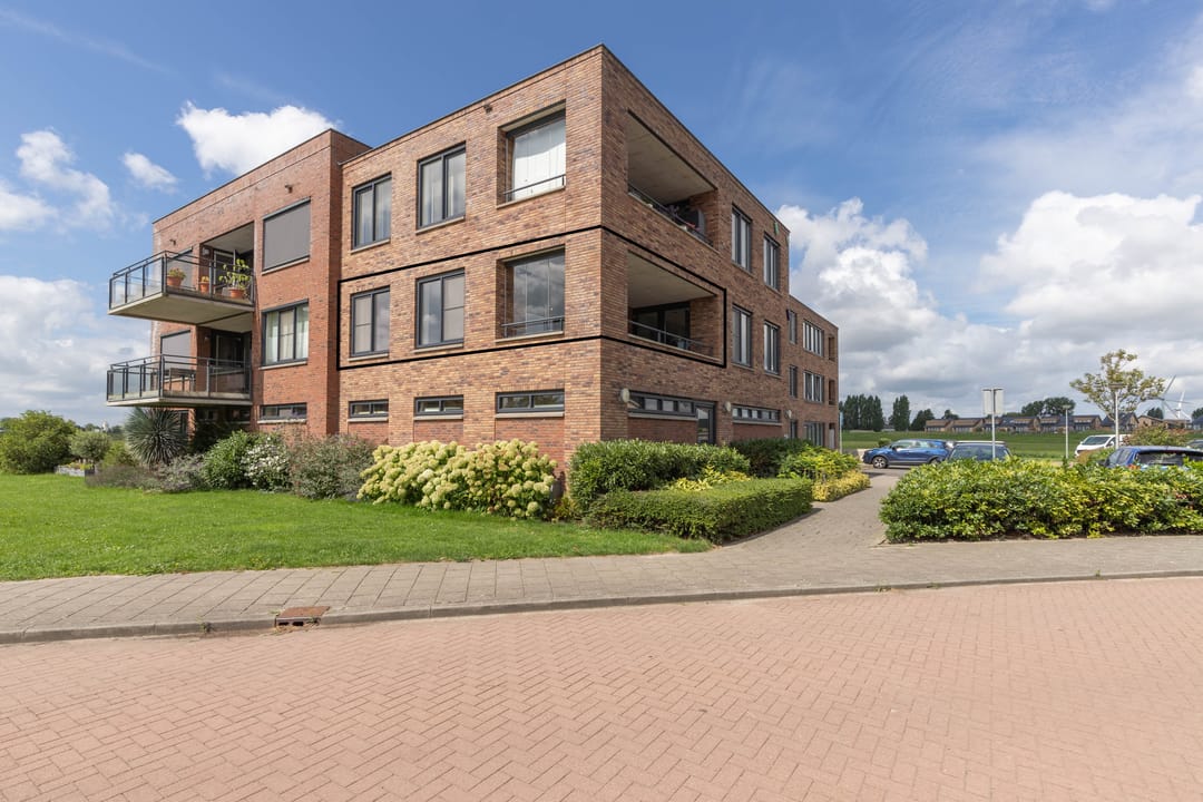 Photo 2 of Leeuwerik 9