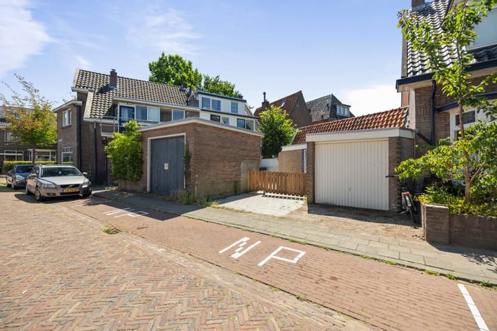 Foto 2 van Burg. Van Marlestraat 47