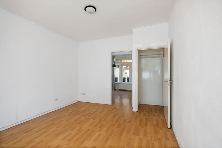 Foto 8 van Burg. Van Marlestraat 47