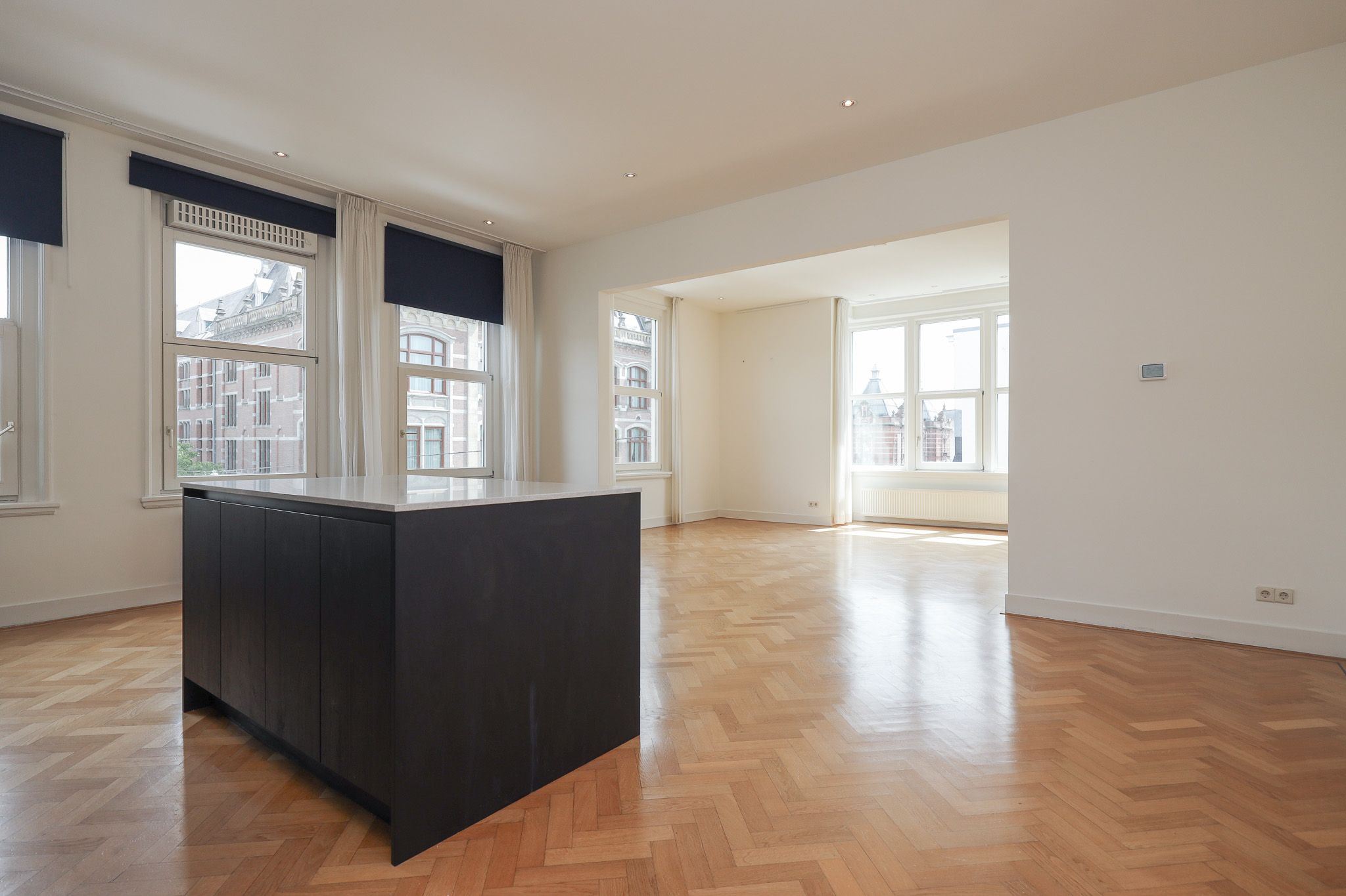 Photo 6 of Van Baerlestraat 28-2