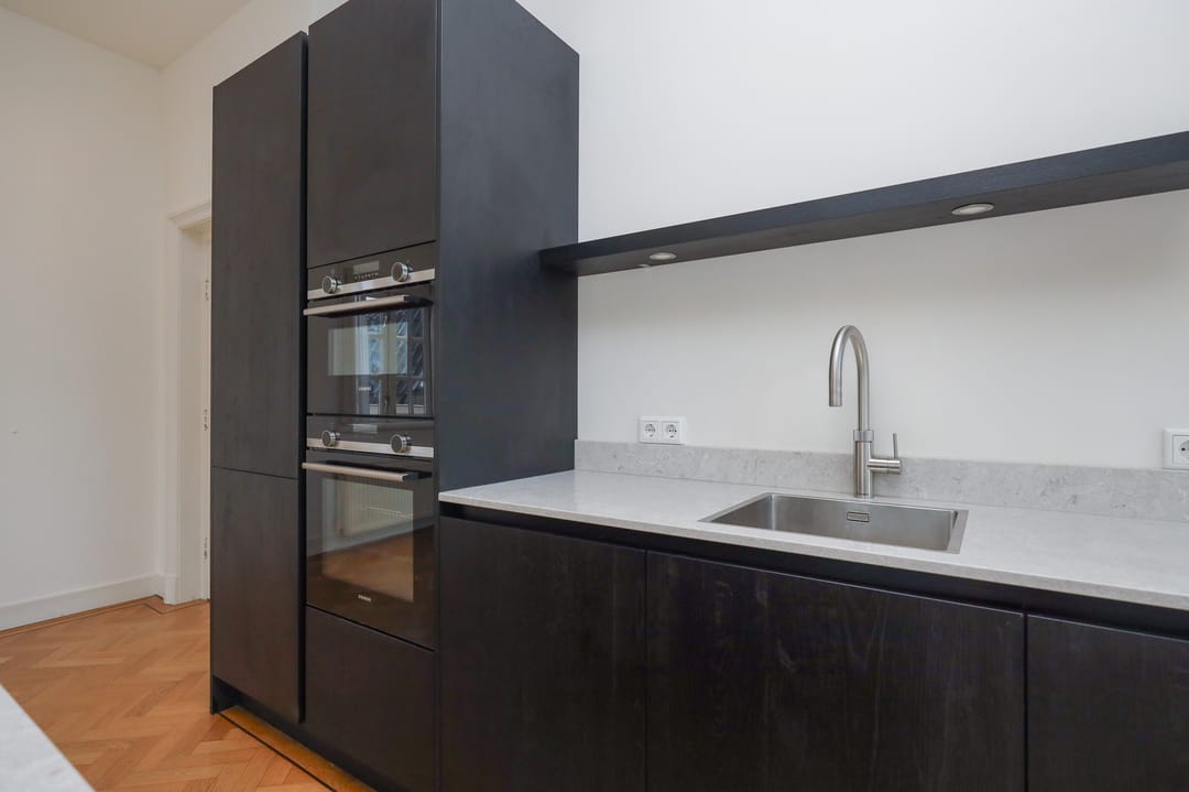 Photo 8 of Van Baerlestraat 28-2
