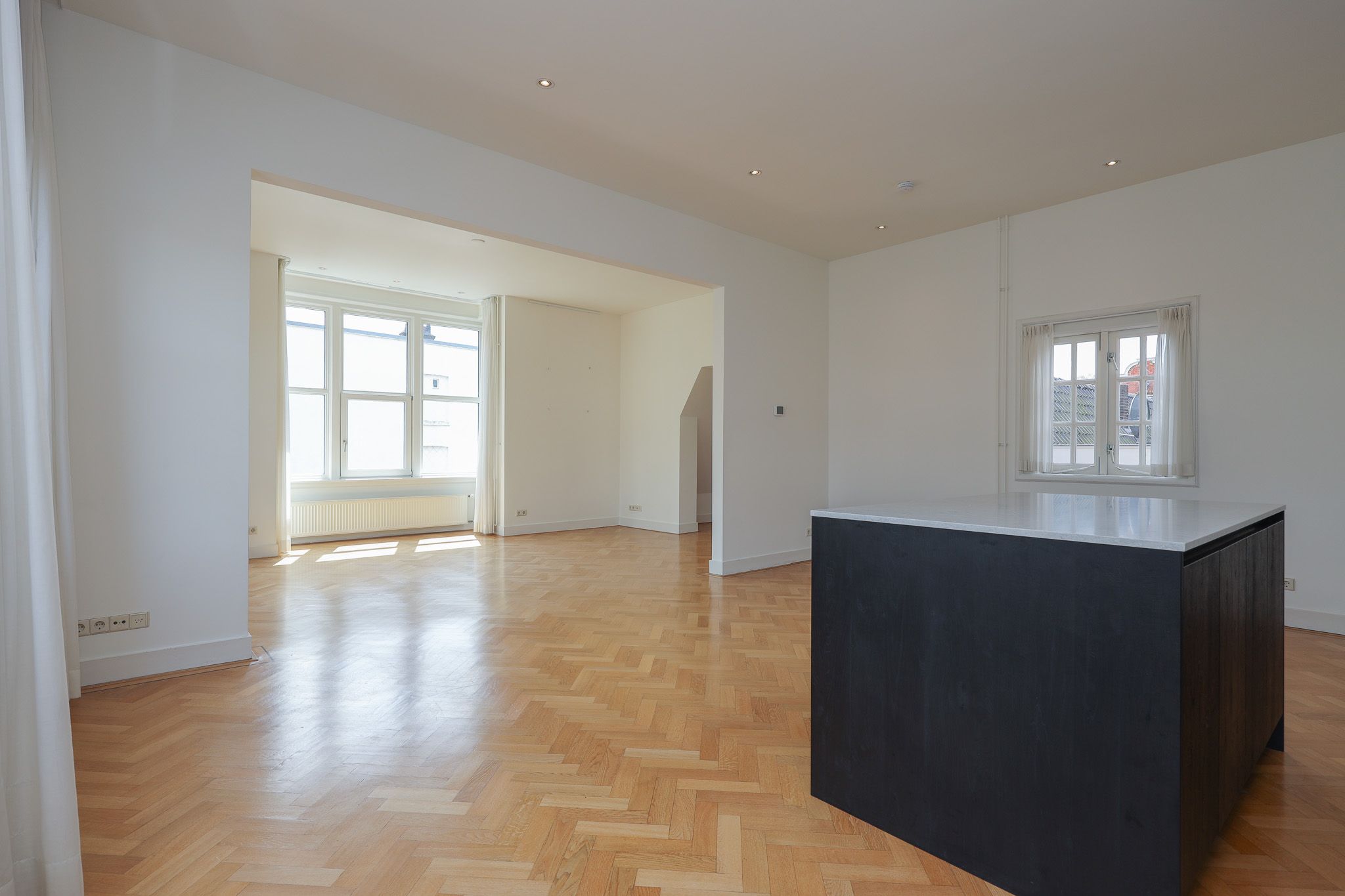 Photo 9 of Van Baerlestraat 28-2