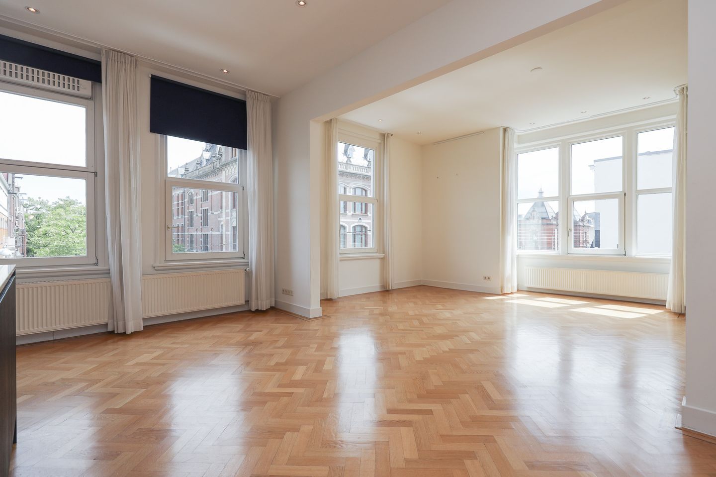 Photo 10 of Van Baerlestraat 28-2