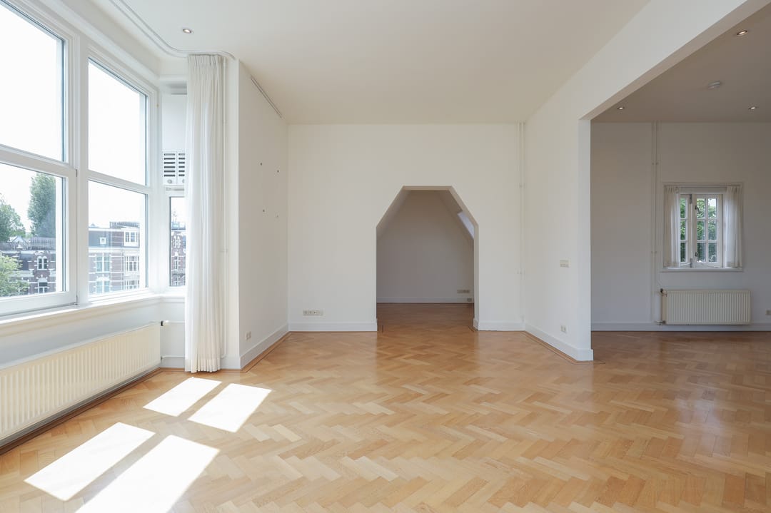 Photo 11 of Van Baerlestraat 28-2