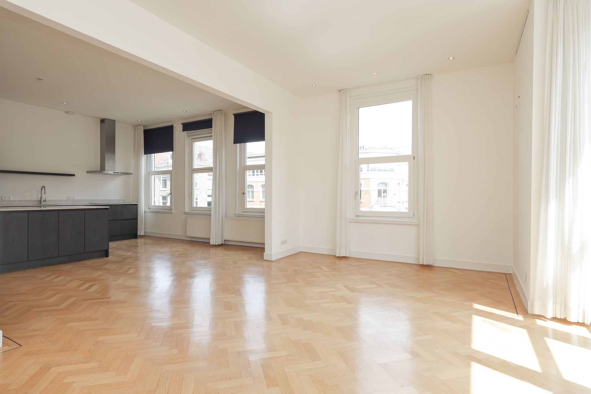 Photo 12 of Van Baerlestraat 28-2