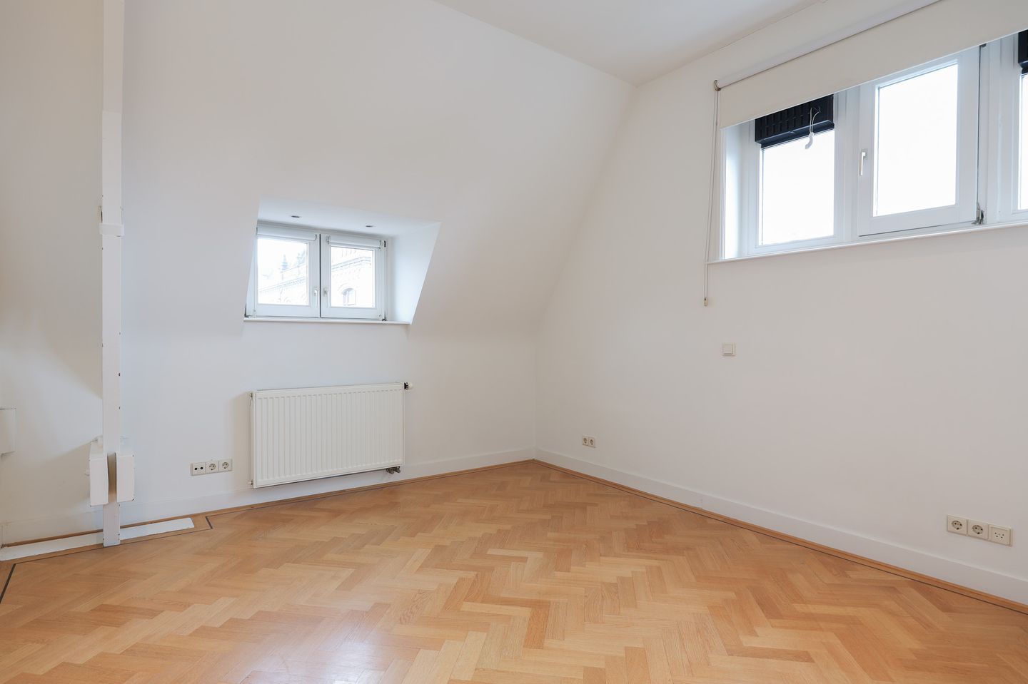 Photo 25 of Van Baerlestraat 28-2