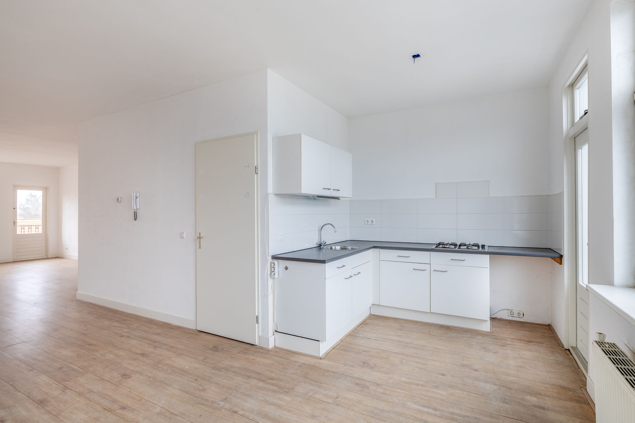 Photo 6 of Bree 27-B02