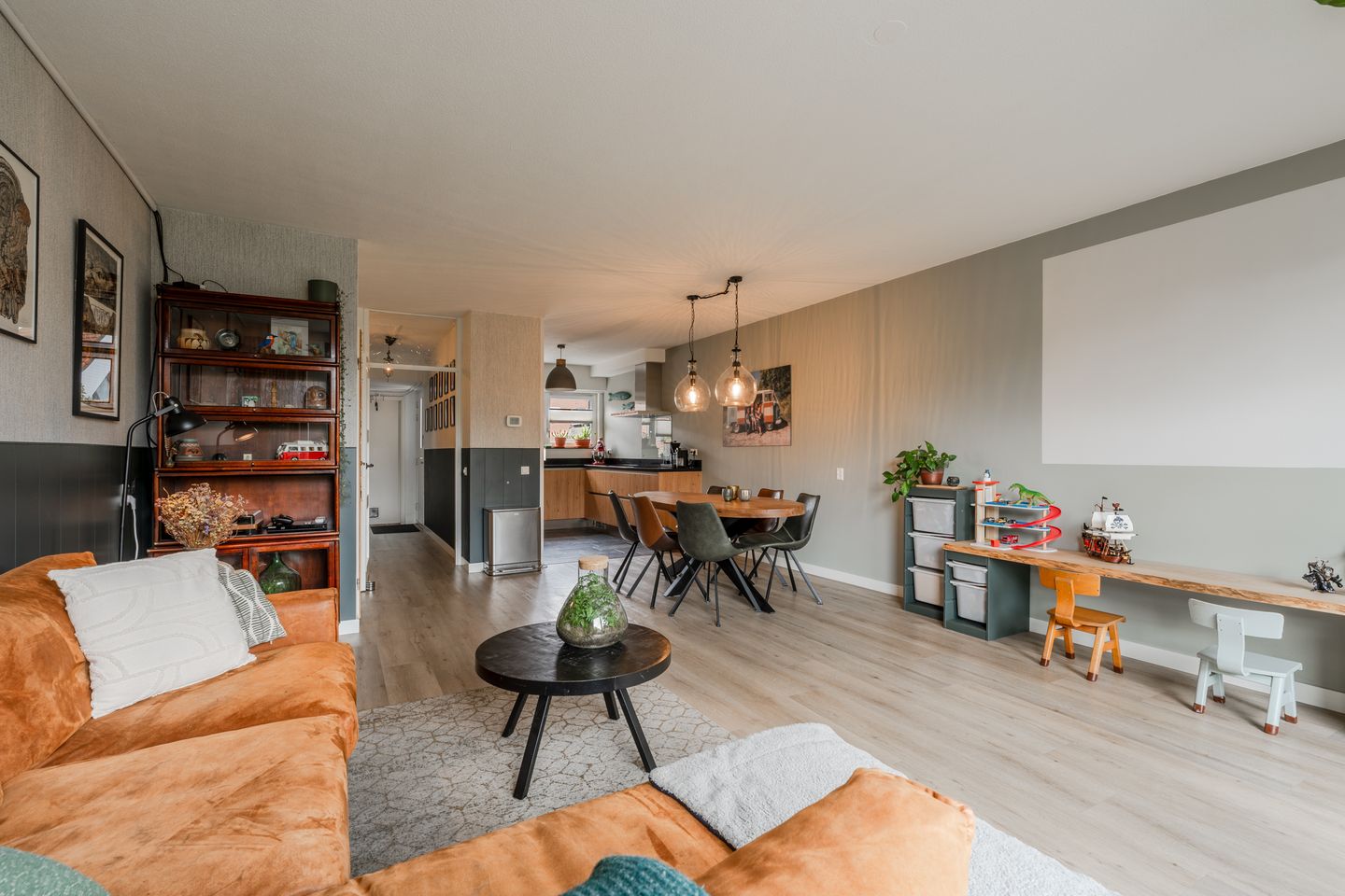 Foto 10 van van Meeuwenstraat 8