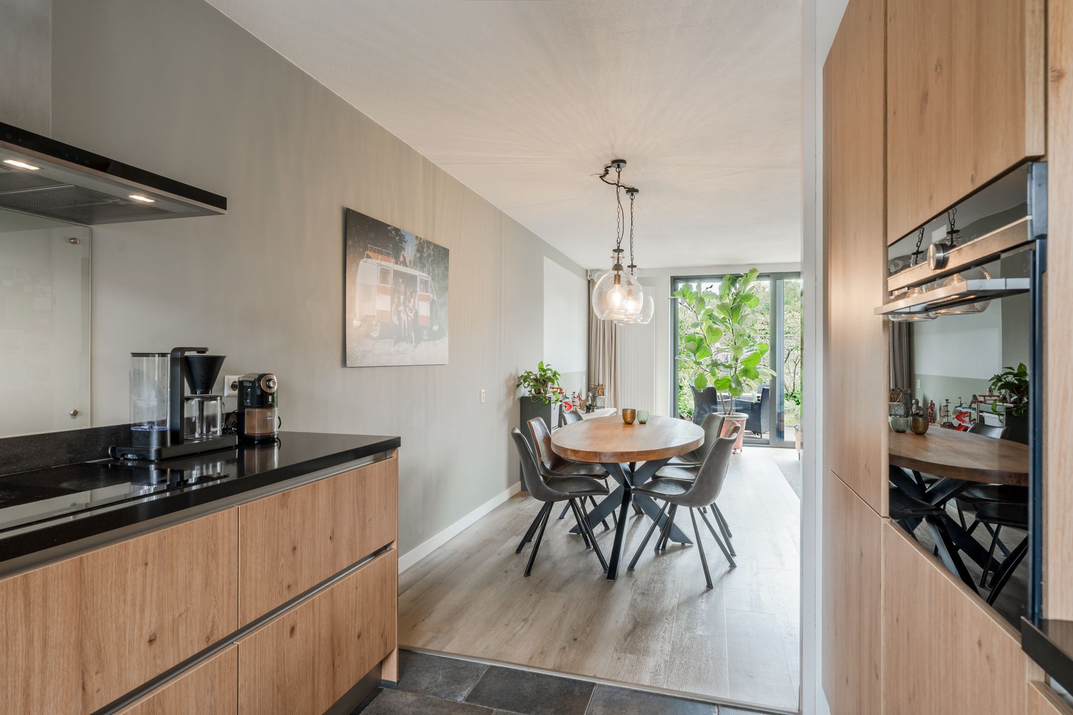 Foto 15 van van Meeuwenstraat 8