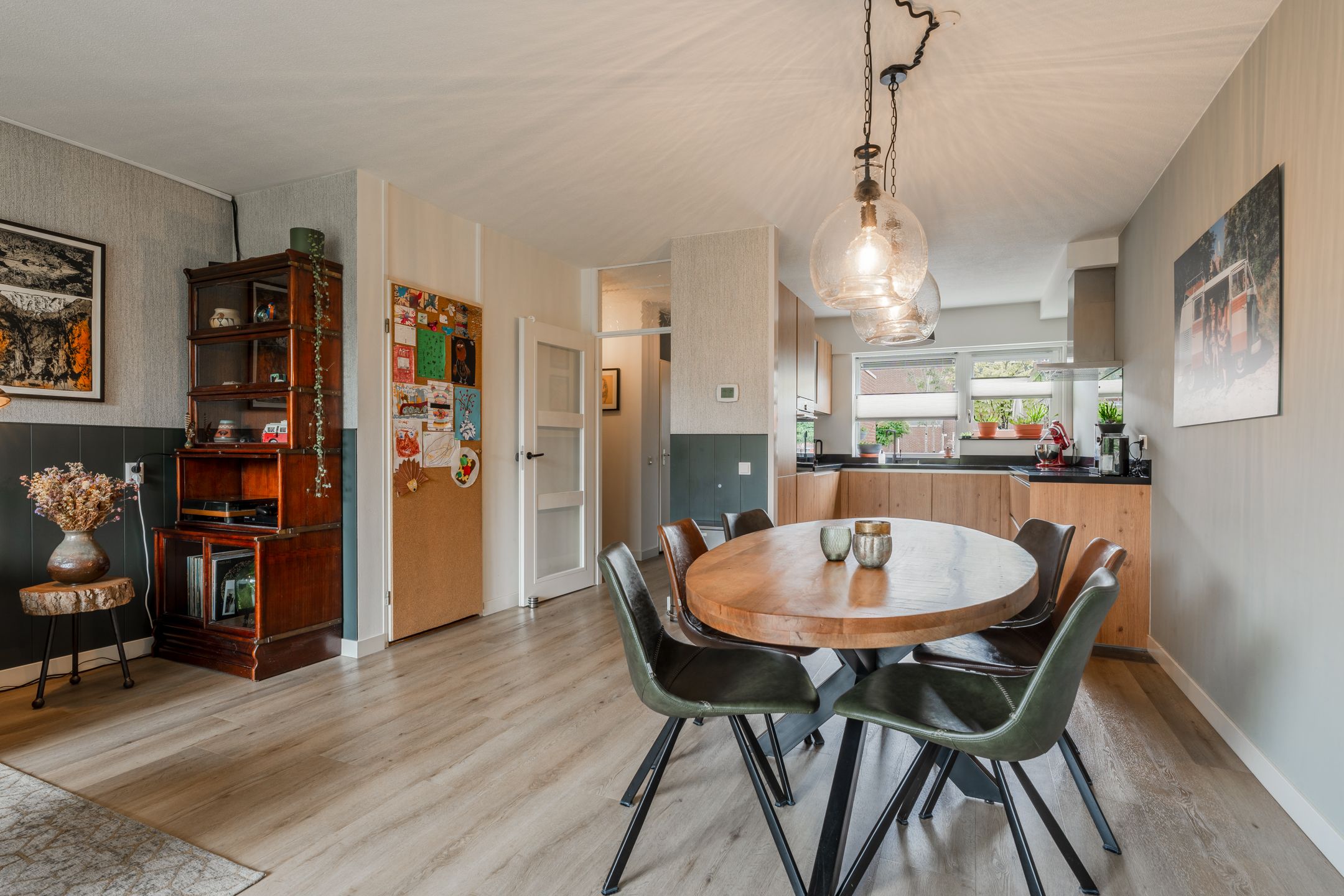 Foto 9 van van Meeuwenstraat 8