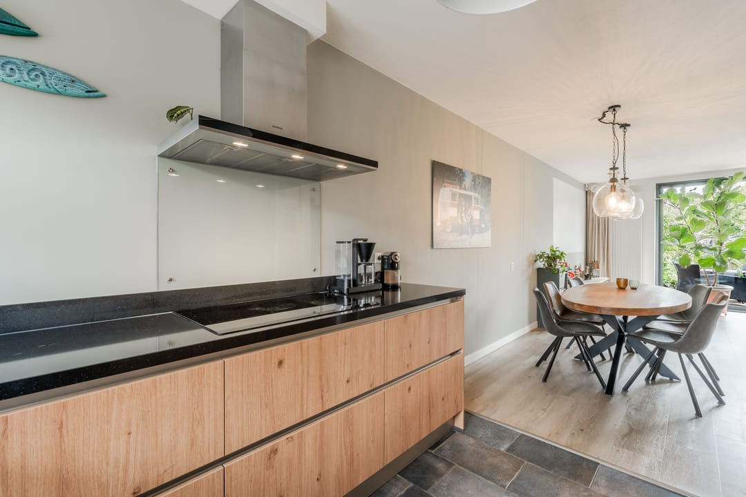 Foto 16 van van Meeuwenstraat 8