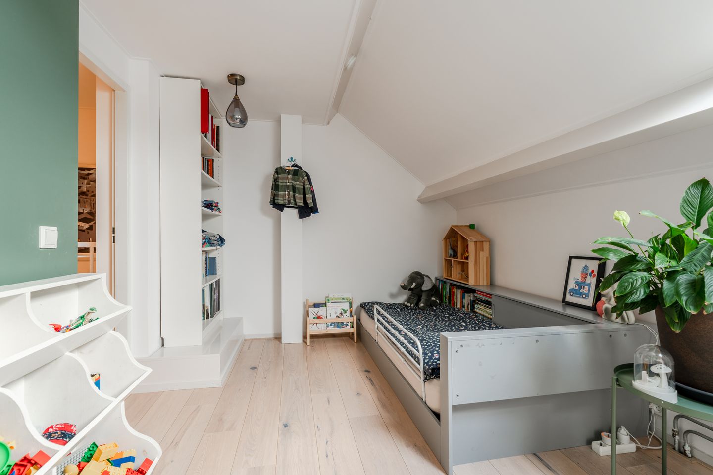 Foto 35 van van Meeuwenstraat 8