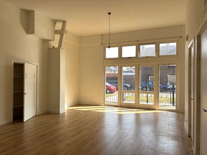 Photo 2 of Banjaertstraat 2-A