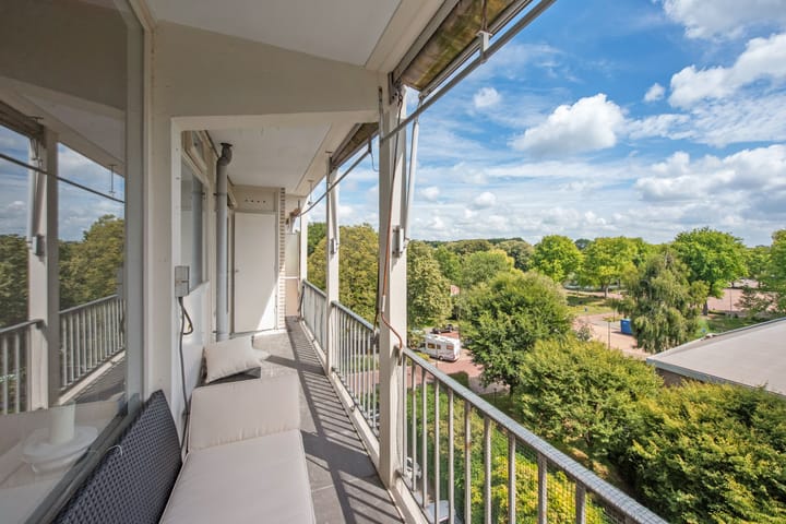 Foto 15 van Burgemeester Caan van Necklaan 211