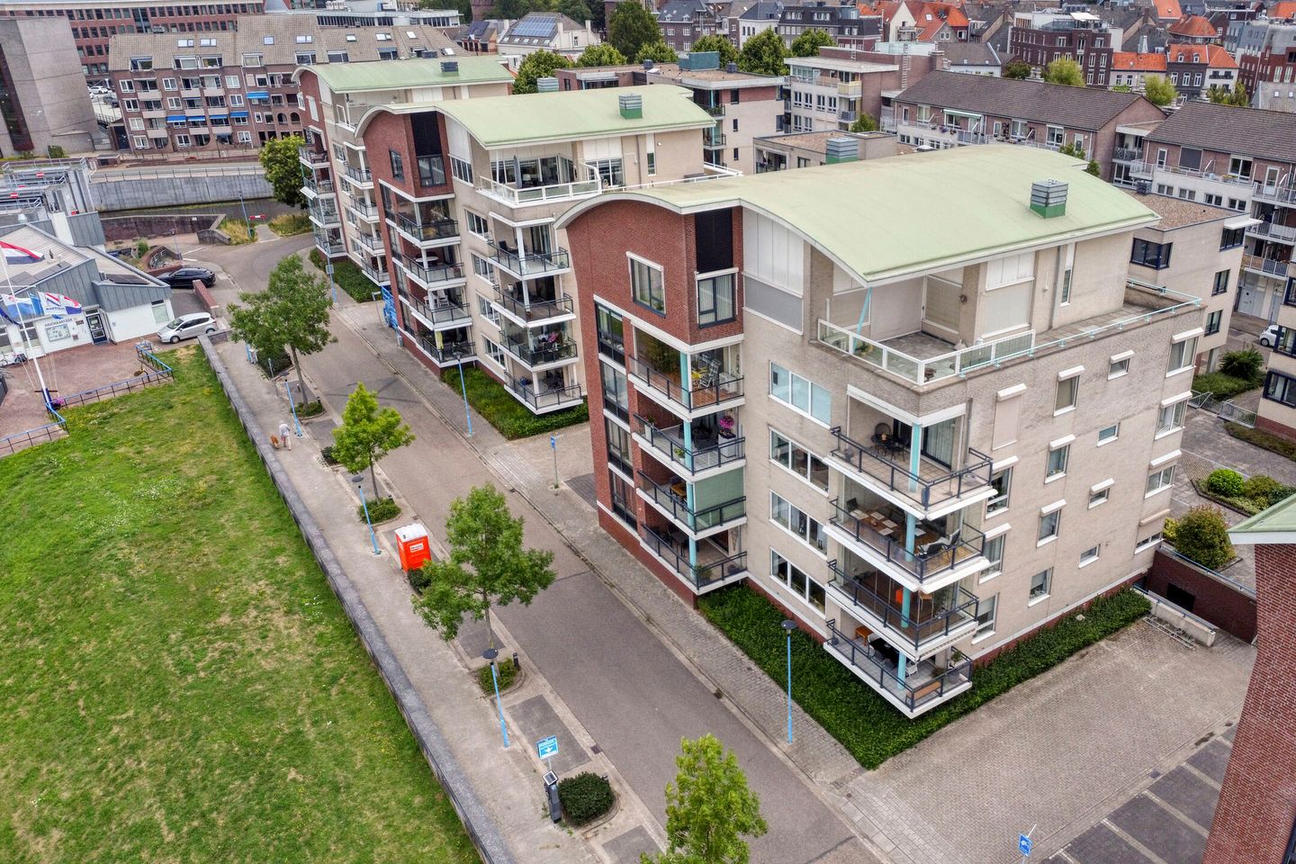 Photo 49 of Maasboulevard 53