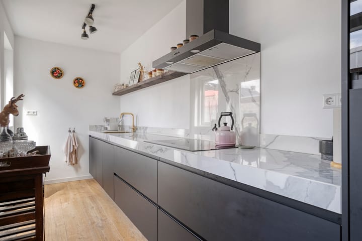 Photo 11 of Lunetstraat 34