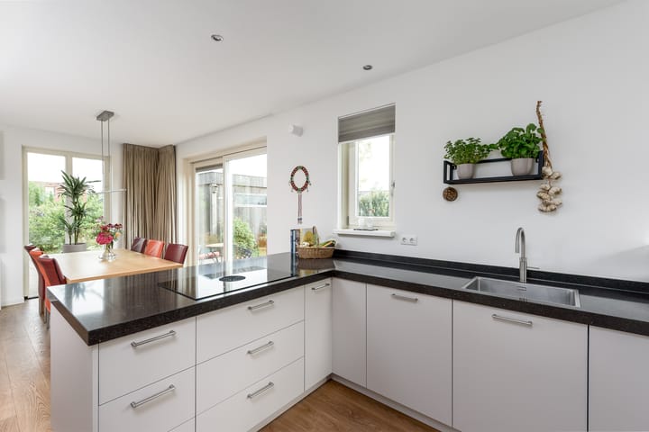 Photo 24 of Isaac Newtonstraat 17