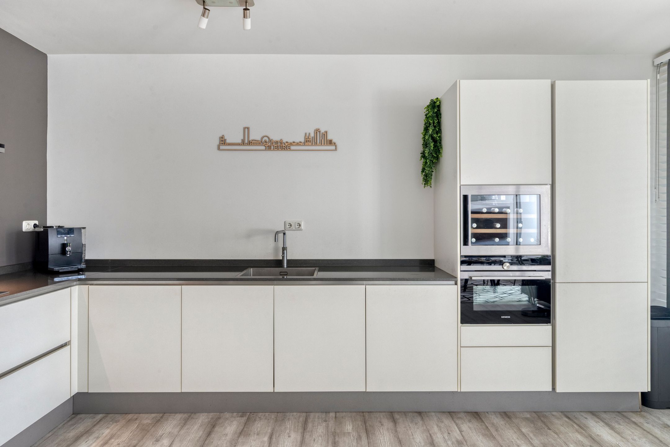 Photo 18 of Koningsplein 300