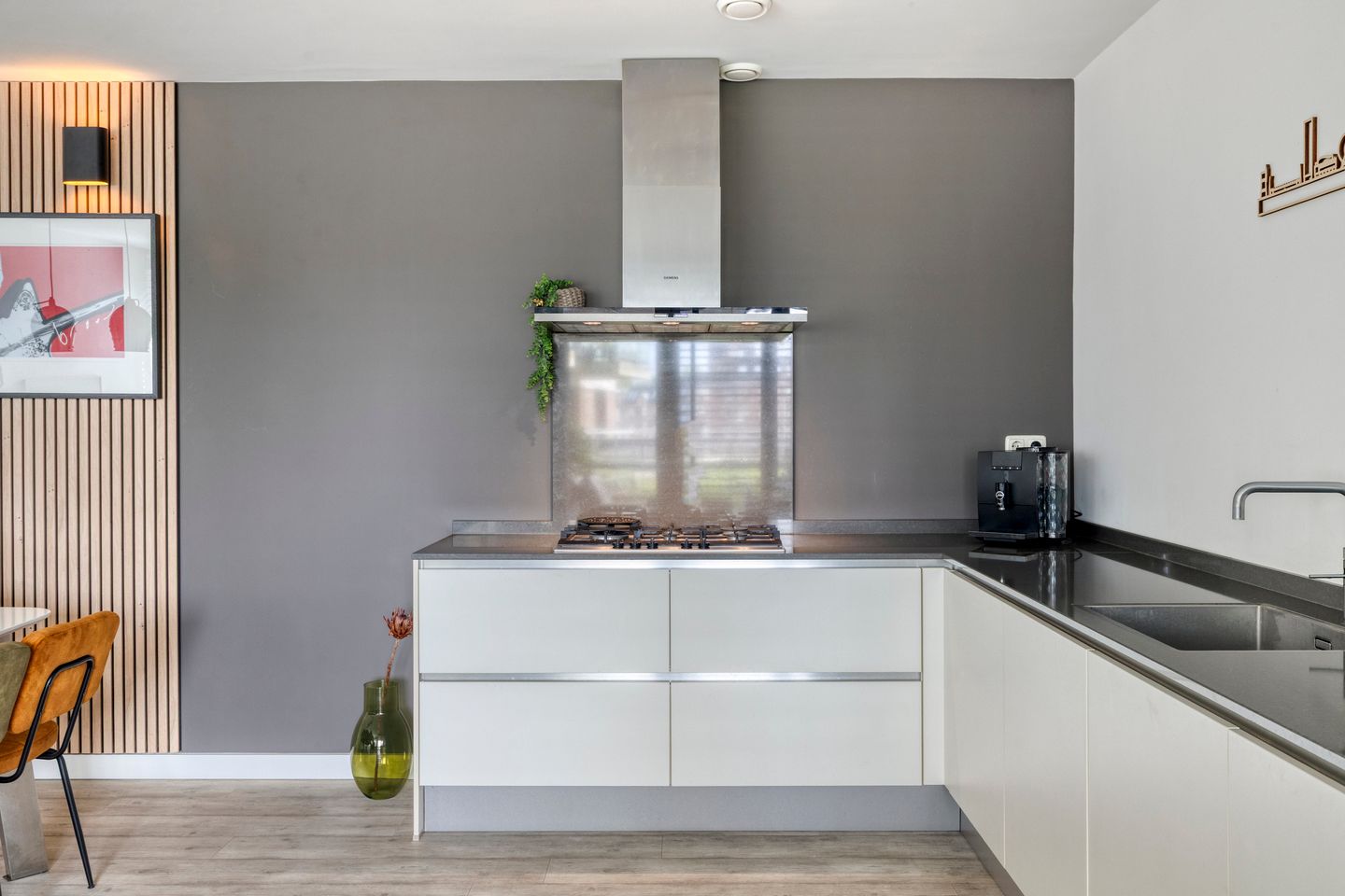 Photo 19 of Koningsplein 300