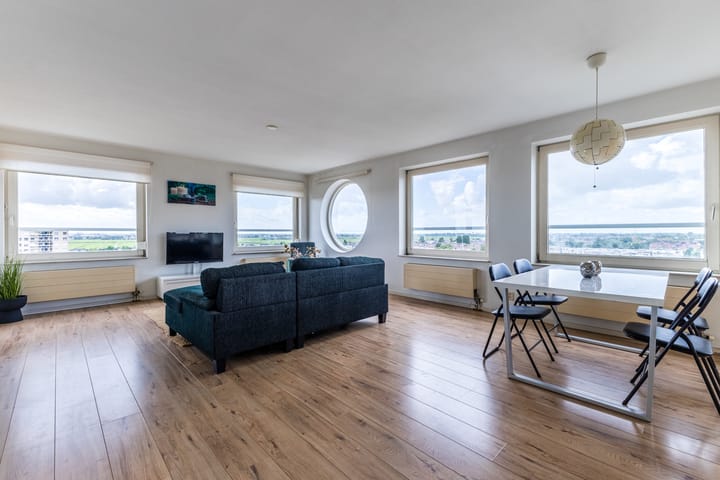 Photo 2 of Prelude 63