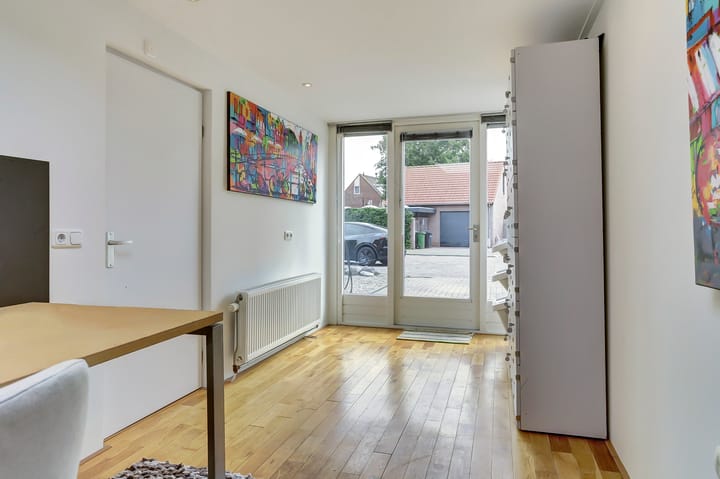 Photo 17 of Van Deelenstraat 106