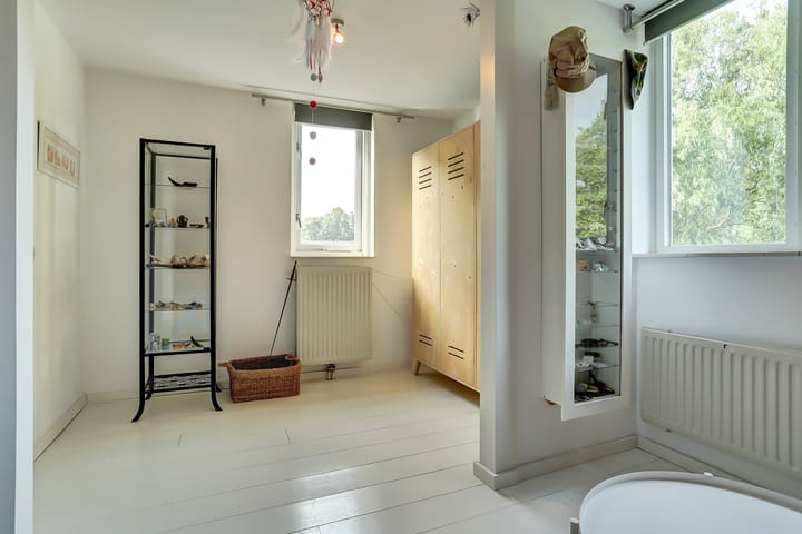 Photo 23 of Van Deelenstraat 106