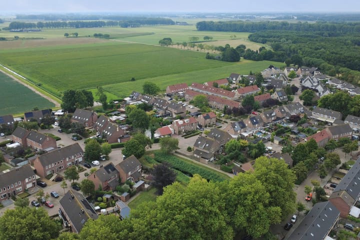 Photo 42 of Van Deelenstraat 106