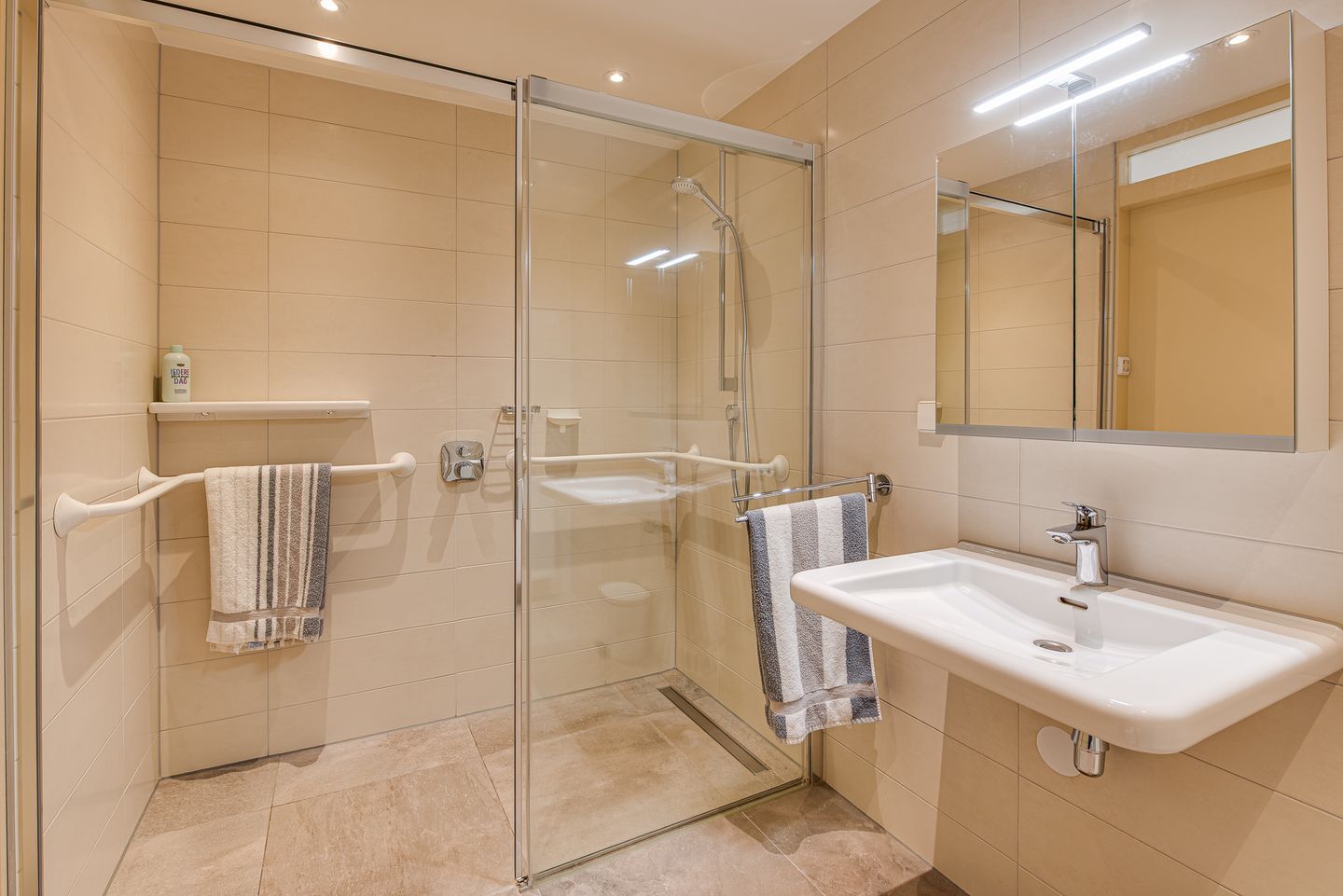 Foto 4 van Oranjestraat 8-0009