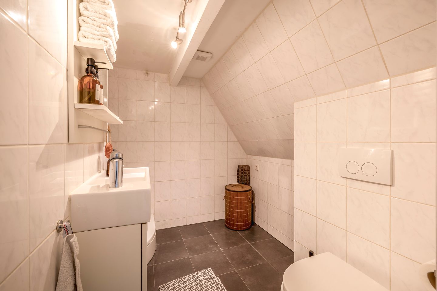 Foto 4 van Vrouwjuttenstraat 38