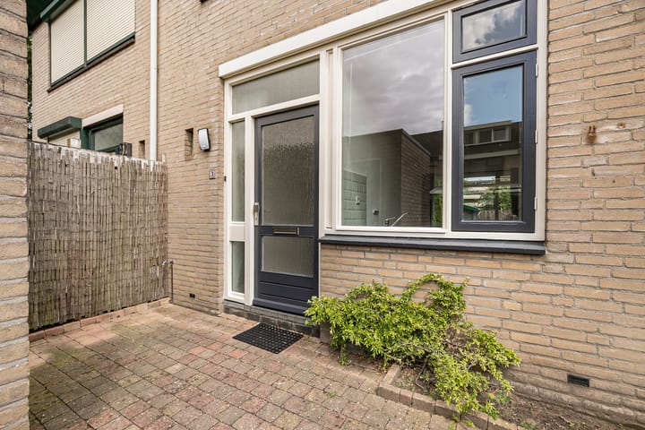 Photo 5 of Spijkenissestraat 3