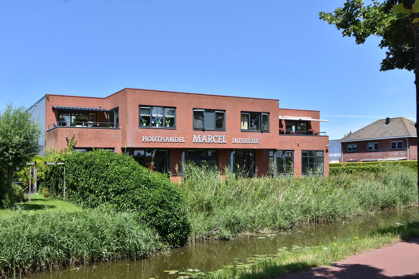 View photo 1 of Hoefsmid 16
