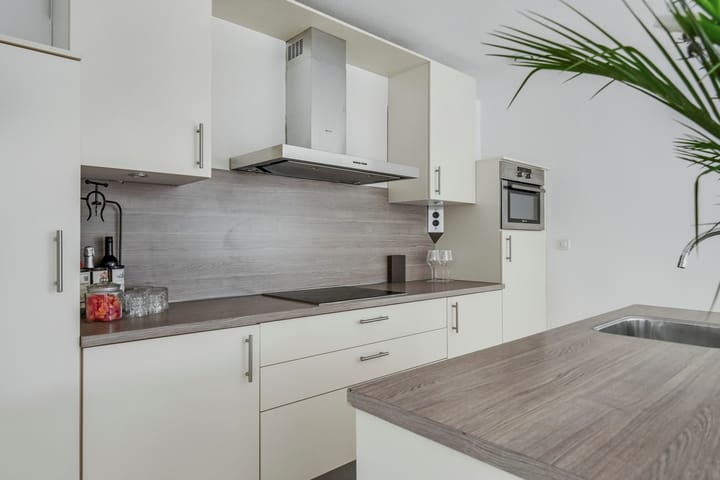 Photo 8 of Puck van Heelstraat 64